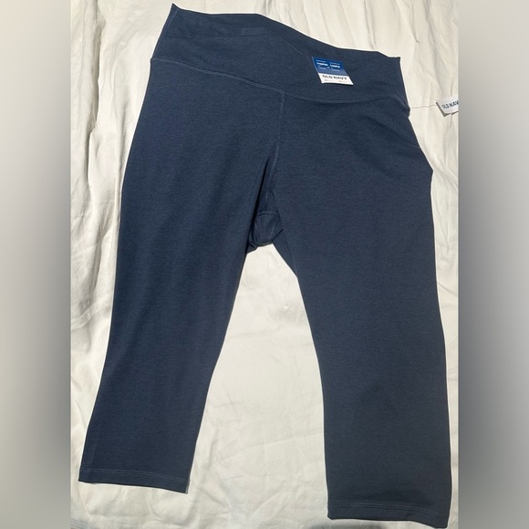 *NEW* Women’s Extra High-Waisted CloudComfy Crop Leggings- Size XL Petite - Picture 4 of 6